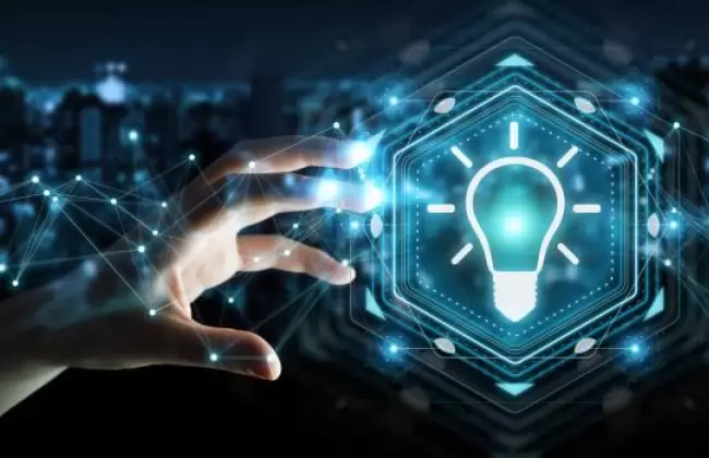 empresaria-usando-idea-bombilla-interfaz-3d_117023-245