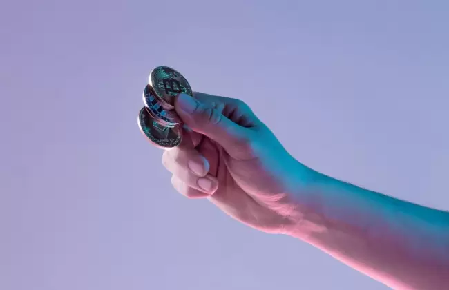 male-hand-with-golden-bitcoin-on-blue-background