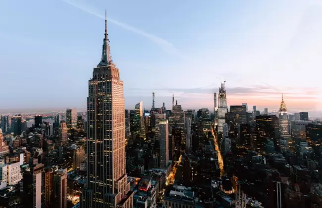 beautiful-view-of-the-empire-states-and-skyscrapers-in-new-york-city-1