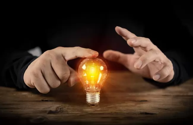 businessman-touching-bright-light-bulb-concept-of-ideas-for-presenting-new-ideas-great-inspiration-and-innovation